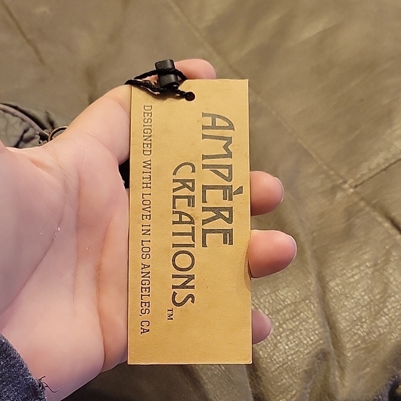 Gray Crossbody Bag with Adjustable Strap and Textured Material - Picture 3 of 6